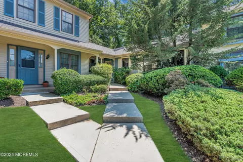 89 Deptford Ct, Aberdeen, NJ 07747