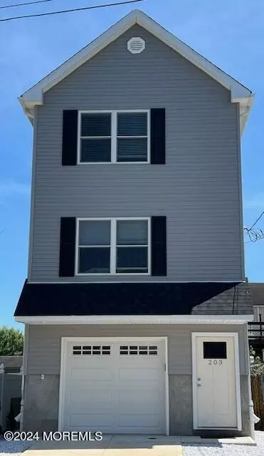 203 Sunset Ave, Port Monmouth, NJ 07758