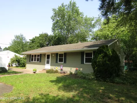 321 Cherokee Dr, Browns Mills, NJ 08015