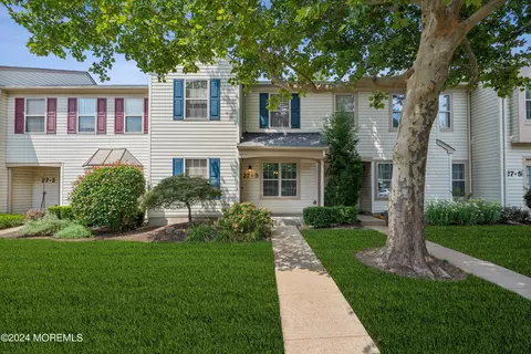27 Whistler Dr #3, Freehold, NJ 07728