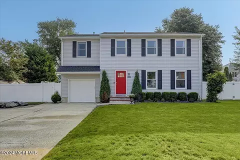 1639 Melville St, Oakhurst, NJ 07755