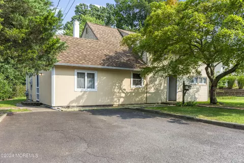 4 Essex Ln, Old Bridge, NJ 08857