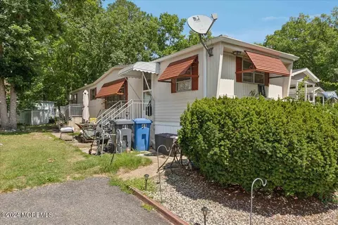 41 Roberts Rd, Toms River, NJ 08755