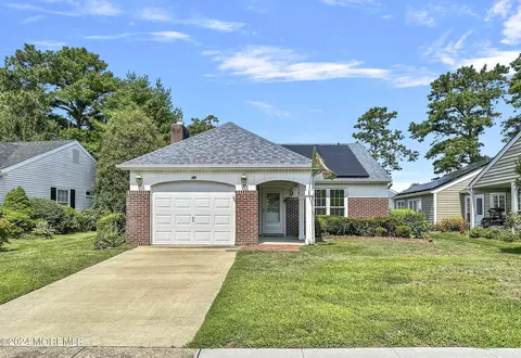 16 Burtons Dr, Southampton, NJ 08088