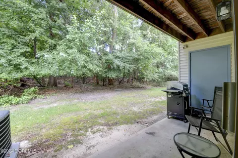 Exterior - 29 Balmoral Ct, Matawan, NJ 07747 photo 3 of 4