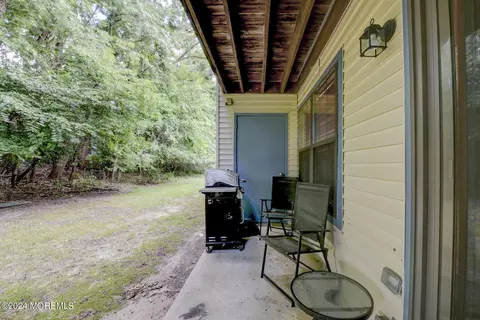 Exterior - 29 Balmoral Ct, Matawan, NJ 07747 photo 2 of 4
