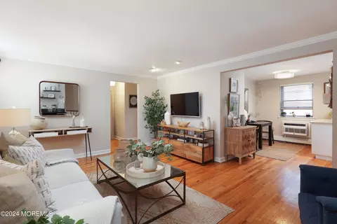 176 Manor Dr, Red Bank, NJ 07701