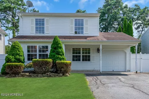233 Timberline Rd, Toms River, NJ 08753