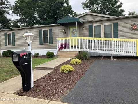 58 Silvermead Dr, Freehold, NJ 07728
