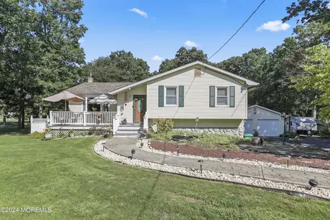 642 Oakwood Ave, Jackson, NJ 08527