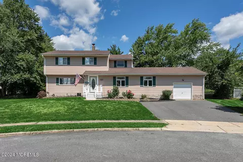 1 Newbury Cir, Howell, NJ 07731