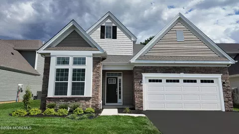 38 Longwood Dr, Monroe, NJ 08831