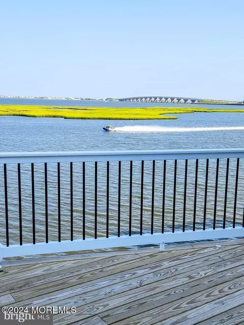 1367 E Mallard Dr, Manahawkin, NJ 08050