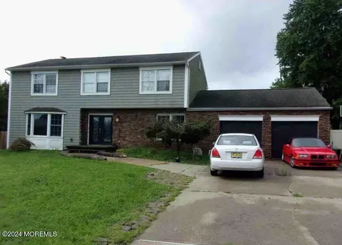 5 Village Dr, Matawan, NJ 07747