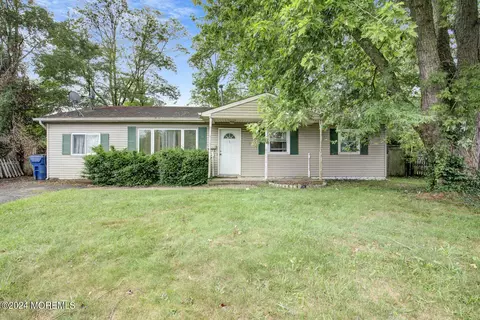 406 Chamberlain St, Toms River, NJ 08757