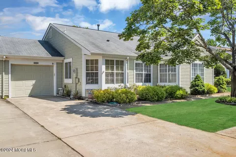 1084 Canterbury Dr #B, Manchester, NJ 08759