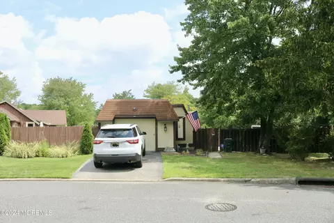 29 Blue Jay Ct #1000, Howell, NJ 07731