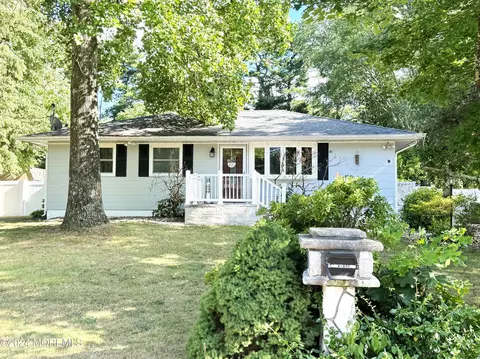 9 Peach Tree St, Jackson, NJ 08527