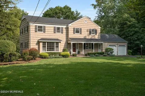 40 Mulberry Ln, Colts Neck, NJ 07722