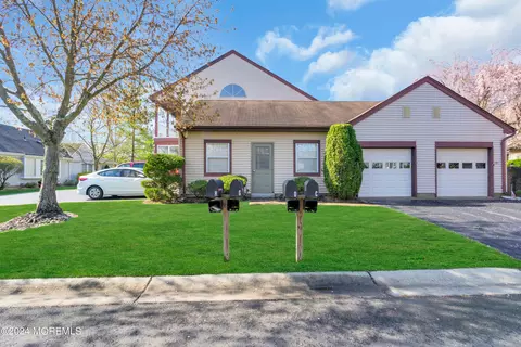 13 Canterbury Dr #13H, Monroe, NJ 08831
