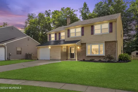 8 Fairhill Ct, Marlton, NJ 08053