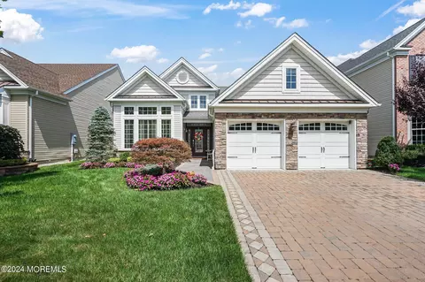 61 Sunset Dr, Tinton Falls, NJ 07724