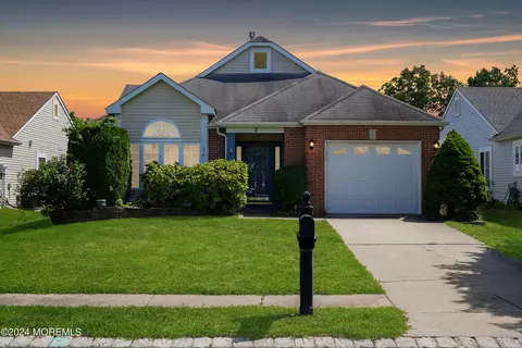 3 Grosunor Ct, Jackson, NJ 08527