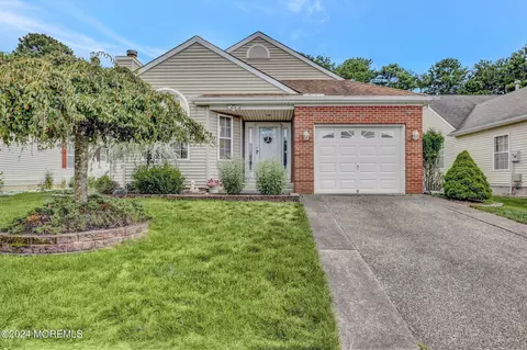 374 Jamaica Blvd, Toms River, NJ 08757