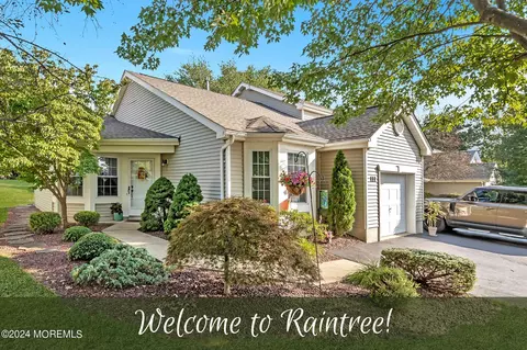 111 Mimosa Ln, Freehold, NJ 07728