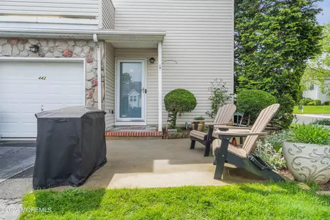 442 Deuce Dr, Wall, NJ 07719