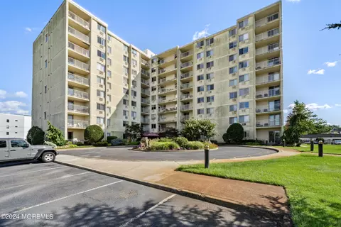 1000 River Rd #1E, Belmar, NJ 07719