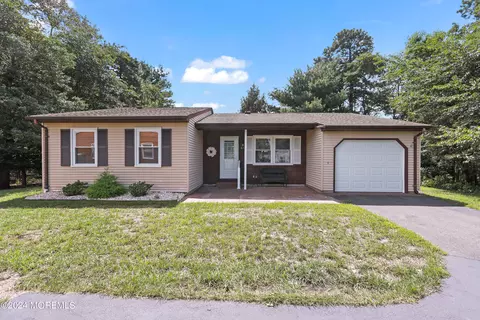 37 Chelsea Dr #70, Whiting, NJ 08759