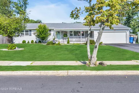 324 Twin Oaks Dr, Toms River, NJ 08753