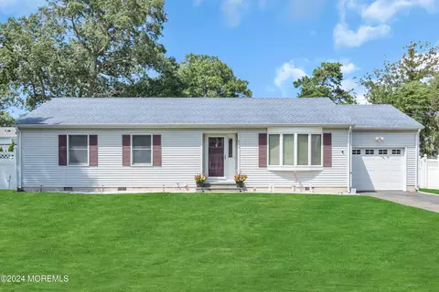 817 4th Ave, Toms River, NJ 08757