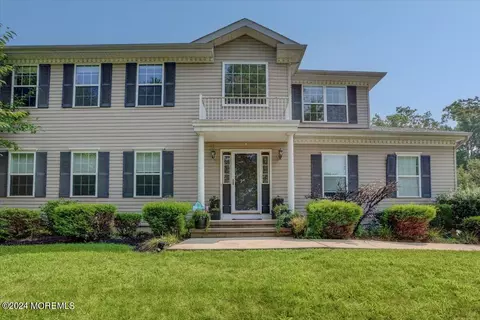 3 Sherrybrooke Dr, Howell, NJ 07731
