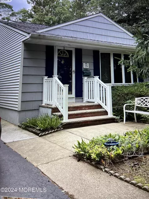 105 Melrose Pl, Middletown, NJ 07748