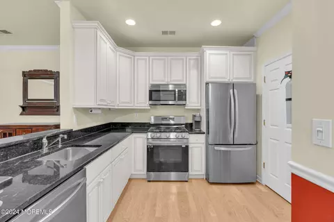 434 Sophee Ln, Lakewood, NJ 08701