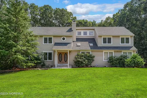 2 Tall Oaks Ct, Farmingdale, NJ 07727