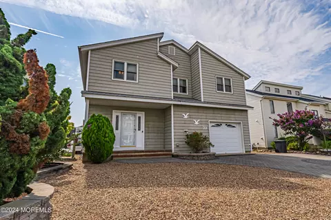 77 Benjamin Blvd, Manahawkin, NJ 08050