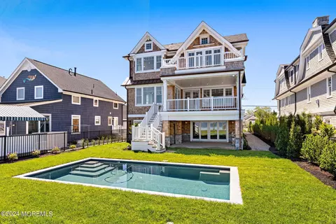 89 Pershing Blvd, Lavallette, NJ 08735