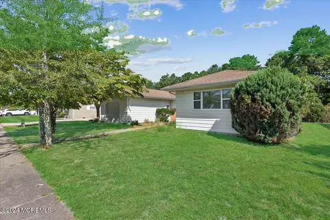 451 Costa Mesa Dr, Toms River, NJ 08757