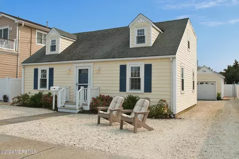 18 Washington Ave, Lavallette, NJ 08735