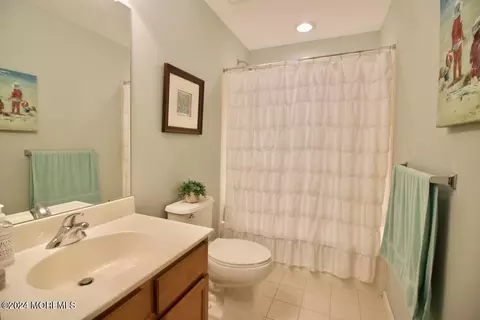 Bath - 2 Woodview Dr, Whiting, NJ 08759 photo 1 of 4