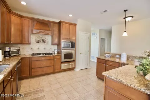 Kitchen - 2 Woodview Dr, Whiting, NJ 08759 photo 2 of 4