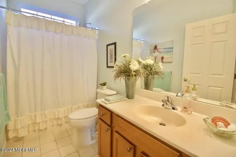 Bath - 2 Woodview Dr, Whiting, NJ 08759 photo 2 of 4