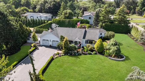 7 Mcqueen Blvd, Farmingdale, NJ 07727