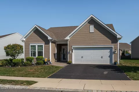 11 Bromley Ln, Manchester, NJ 08759