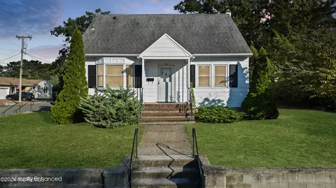 301 Spar Ave, Beachwood, NJ 08722