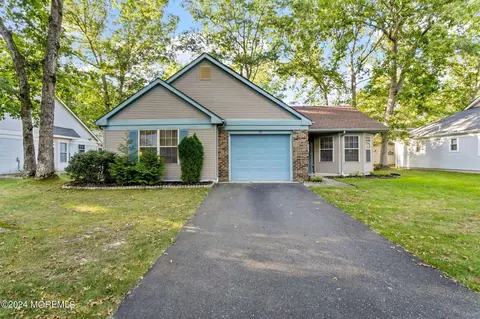 521 Petunia Ln N, Manchester, NJ 08759