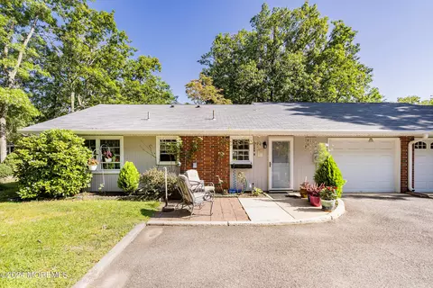 266 Kingston Ct # B, Lakewood, NJ 08701